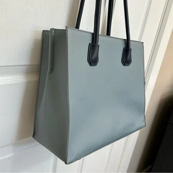 Chic Blue Two-Tone Tote Bag - Picture 16 of 16